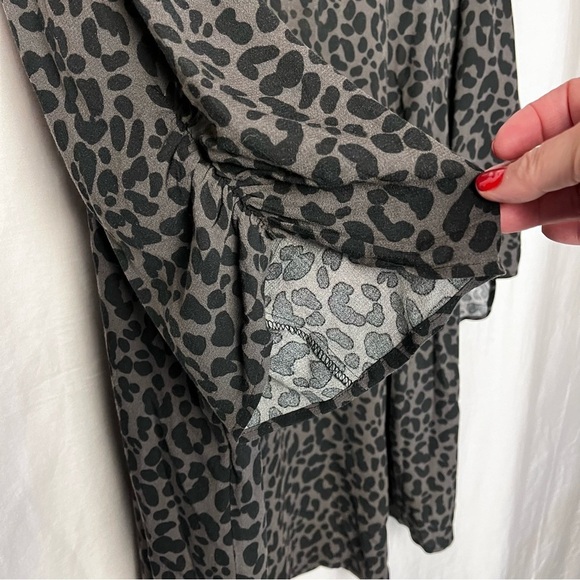 Torrid | Black Gray Animal Print Ruched Sleevee Blouse Top, Size 3X - Picture 7 of 10